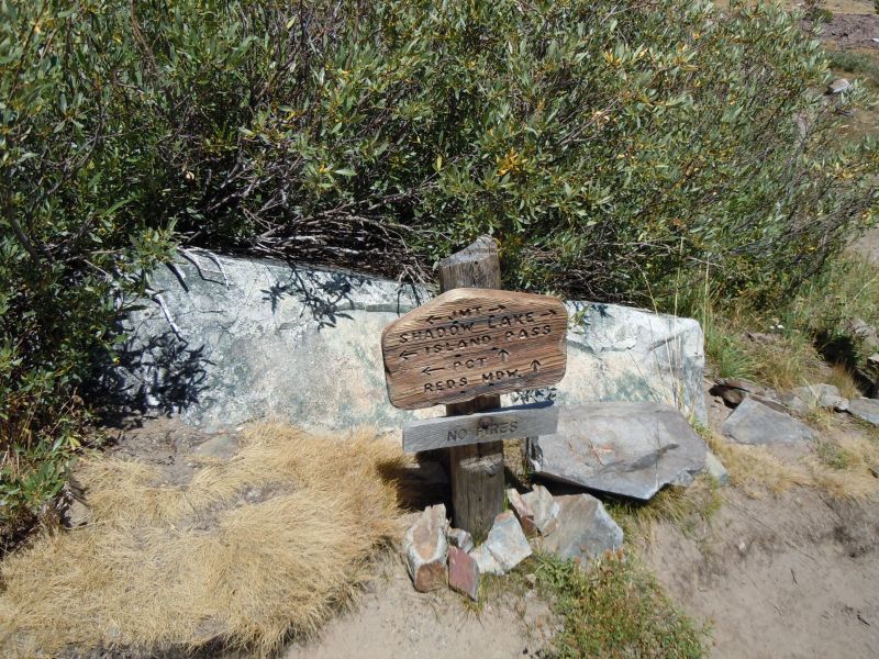 Notice the <-JMT-> at the top of this sign... I missed that and went the wrong way for 1/2 mile
